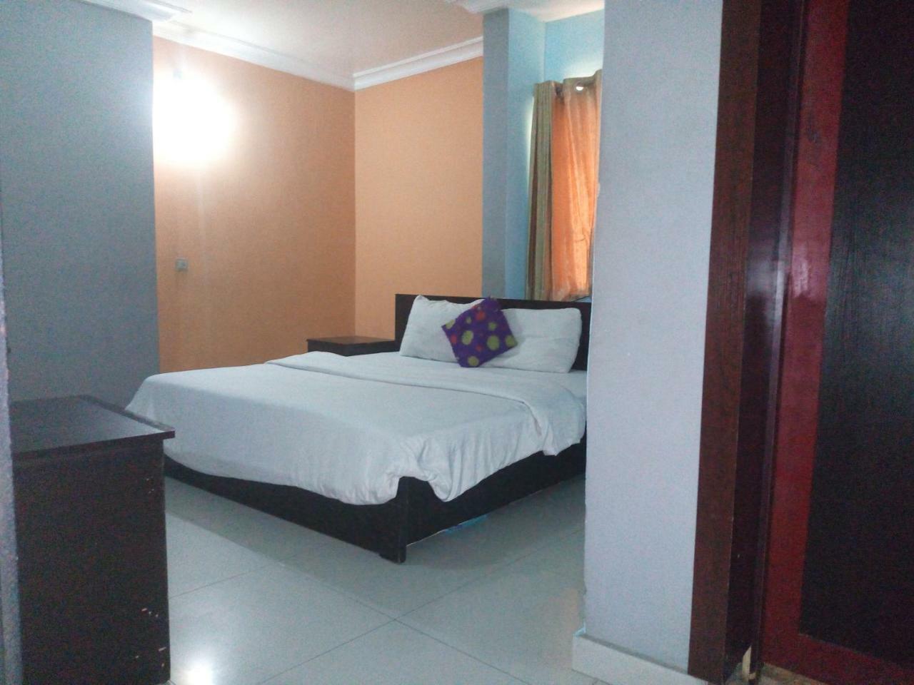 Flamingo Hotel Festac Town Exterior foto